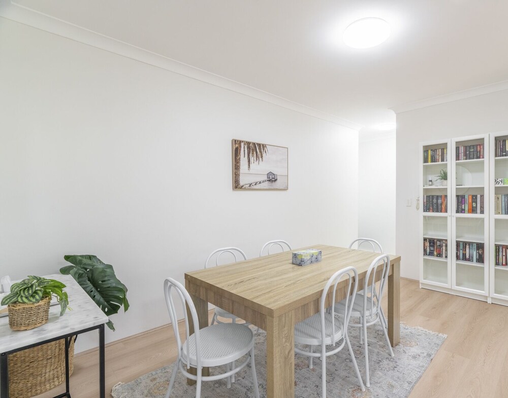Kozyguru | Homebush West | 3-Beds Apt With Parking