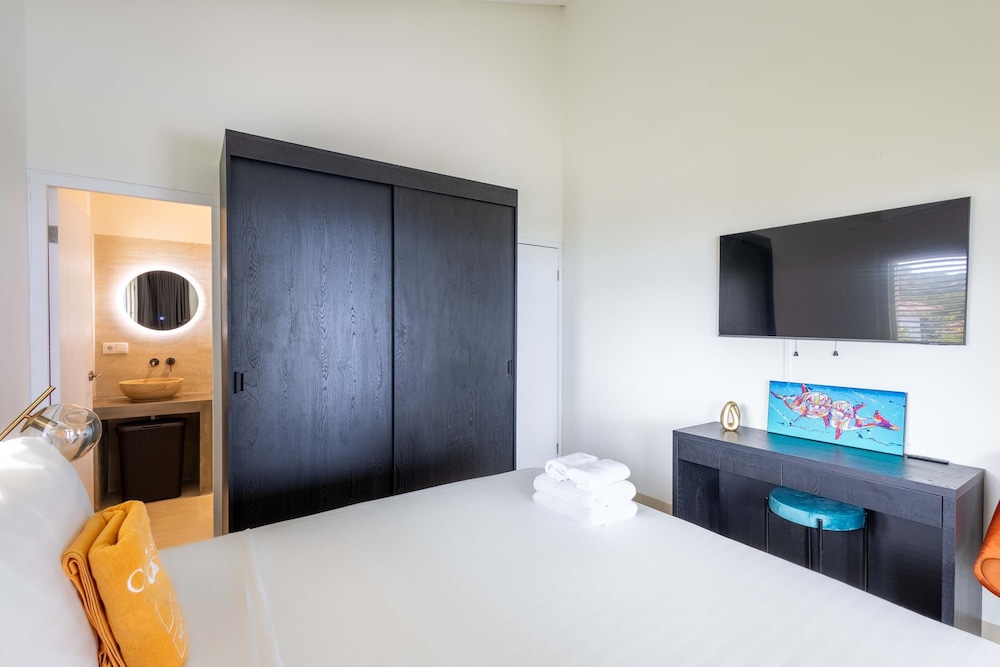 Villa Azure Vista 6BR Luxury Stay w 2 Pools