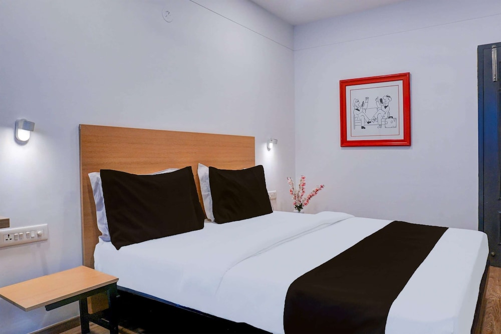 Cozy Deluxe Stays at Balewadi Pune