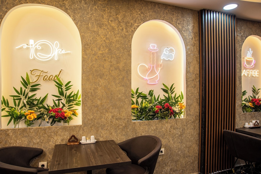 By Historial Hotel - Image 17