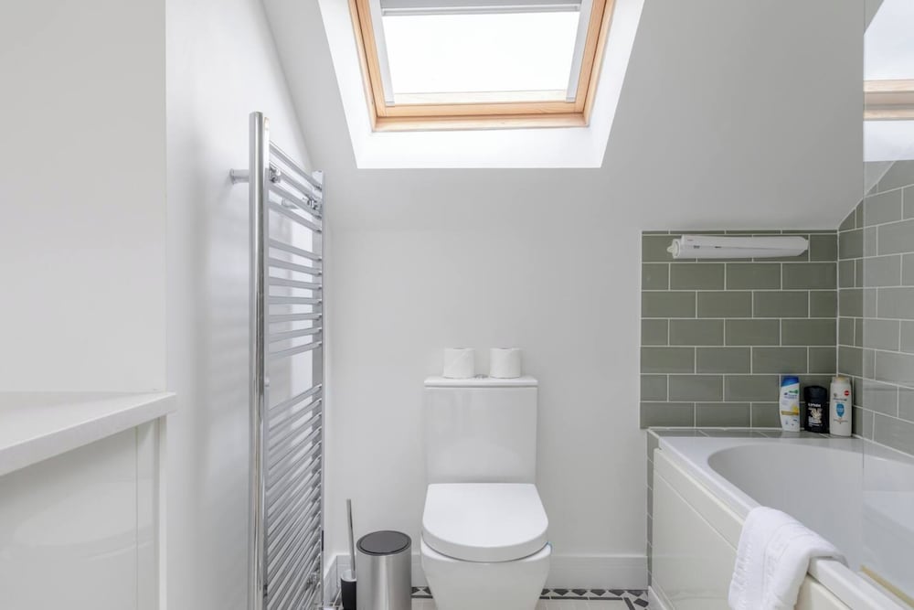 Chic & Contemporary 3BD Flat - Barnes!