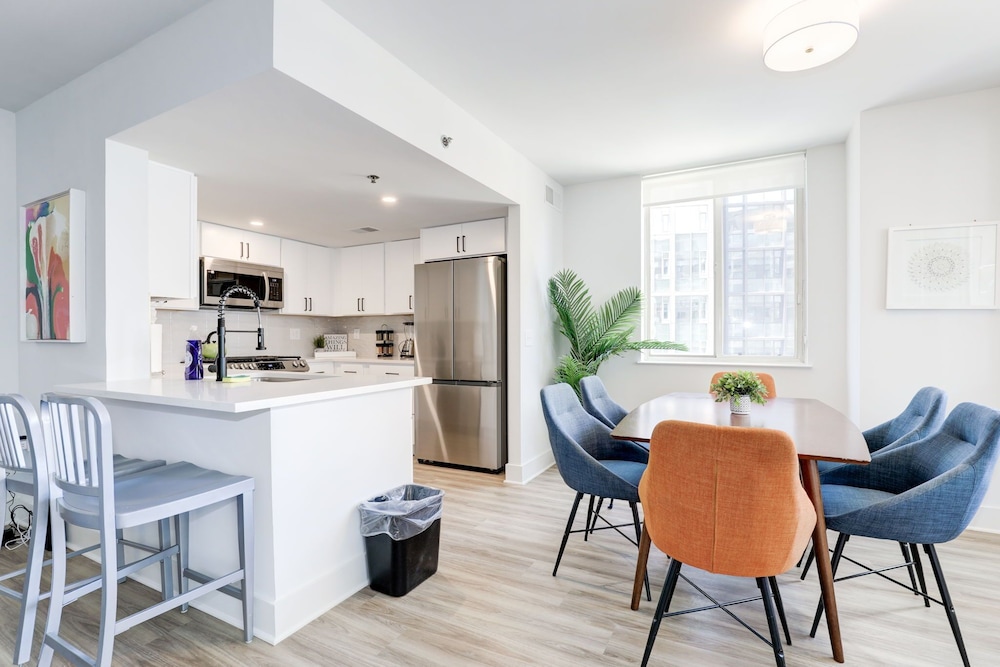 Elegant 2BR Apartment Minutes From DC