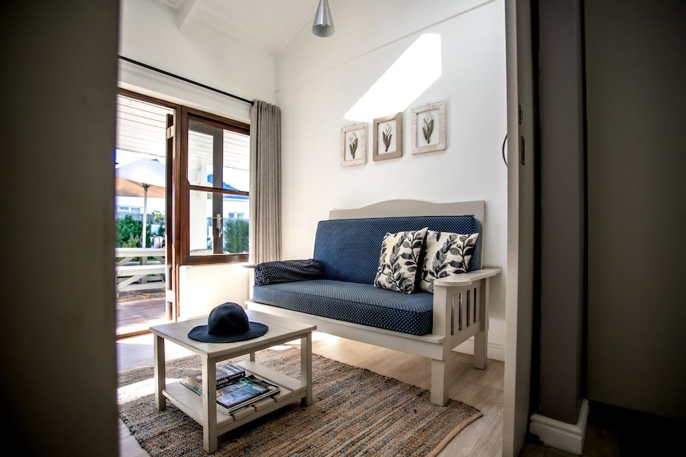 Sixteen Guest House on Main