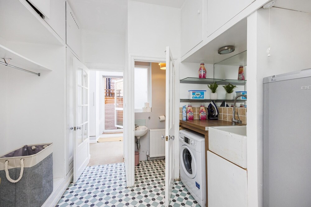 London House Sleeps 12 Free Parking Wifi