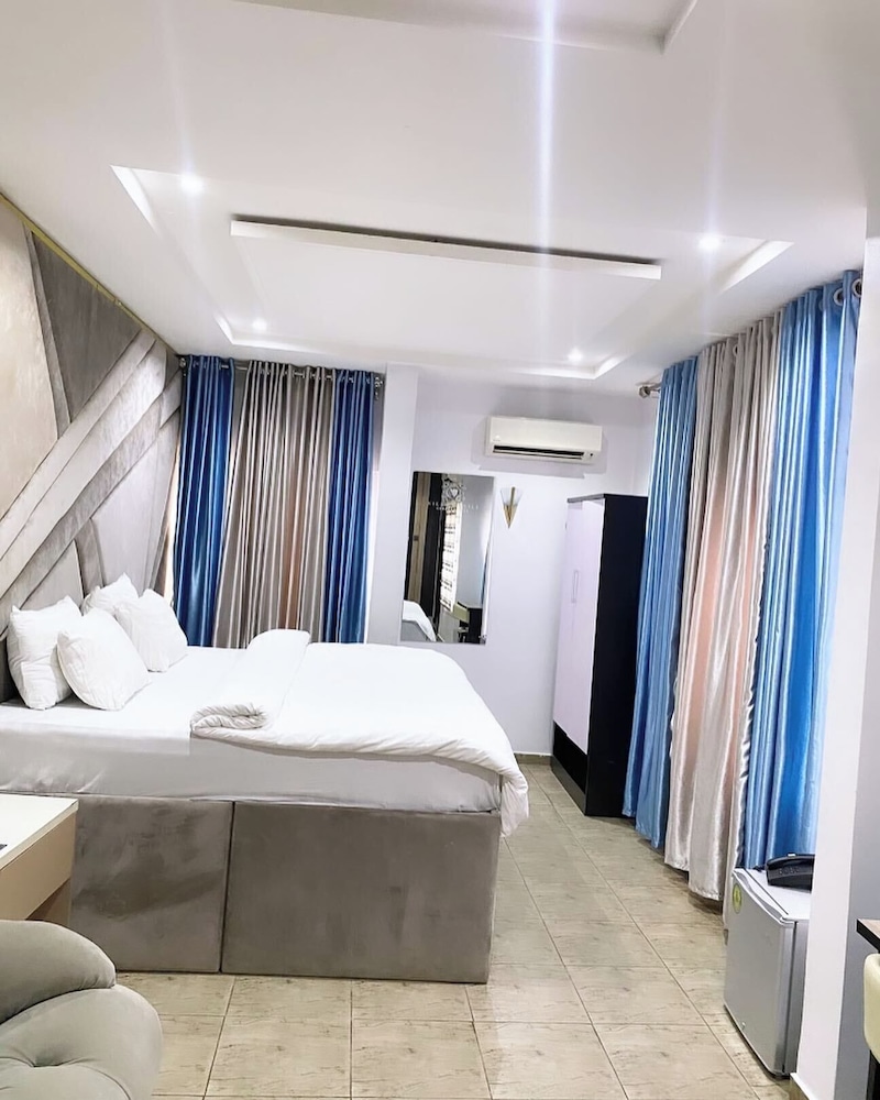 Villa Maxili Hotel and Apartment