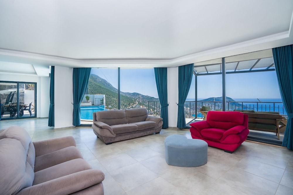Lux Villa With Jacuzzi Inf Pool - All Rooms w AC