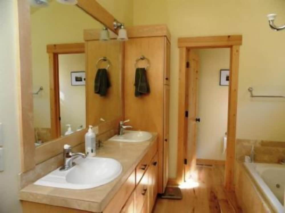 Lake Tahoe Vacations - Pine Needle Meadows - Property Image 4