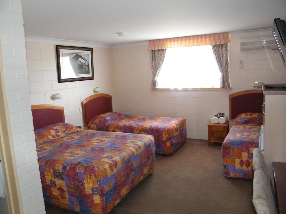 The Clansman Motel