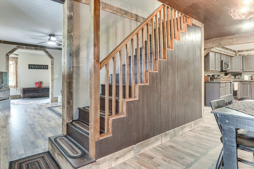 Historic Home w/ Mountain Views in Dry Run
