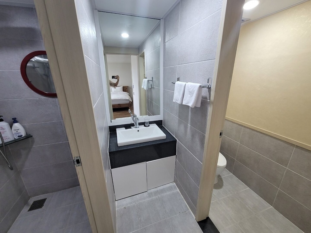 Cheonjiyeon Crystal Hotel 33