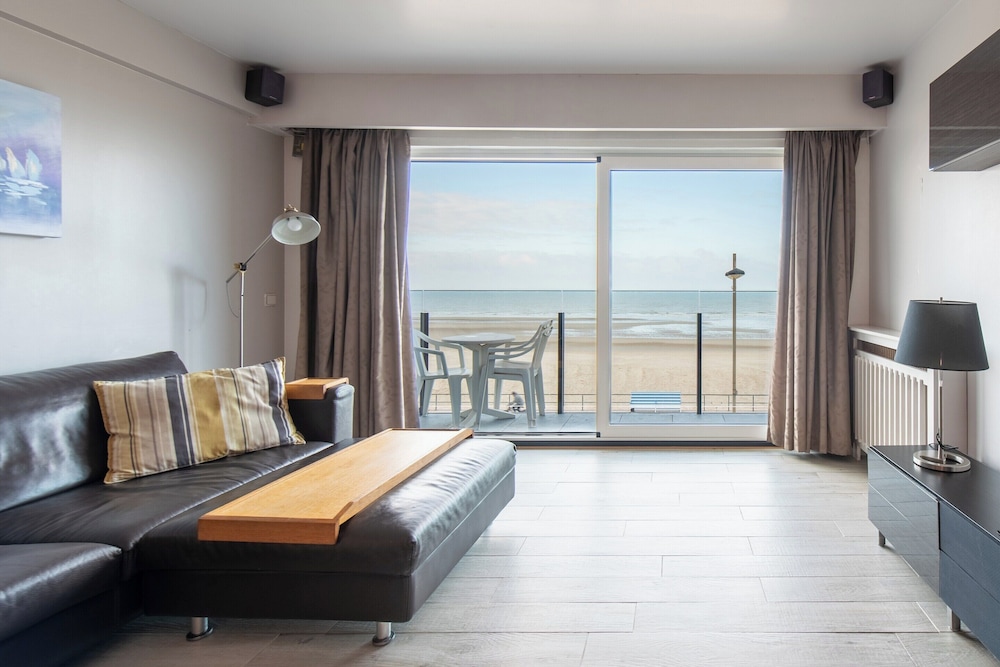 Apartment in Middelkerke With Sea View