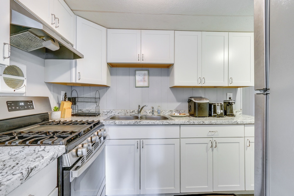 1 Mi to Sands Beach: Walkable Island Home w/ Yard!