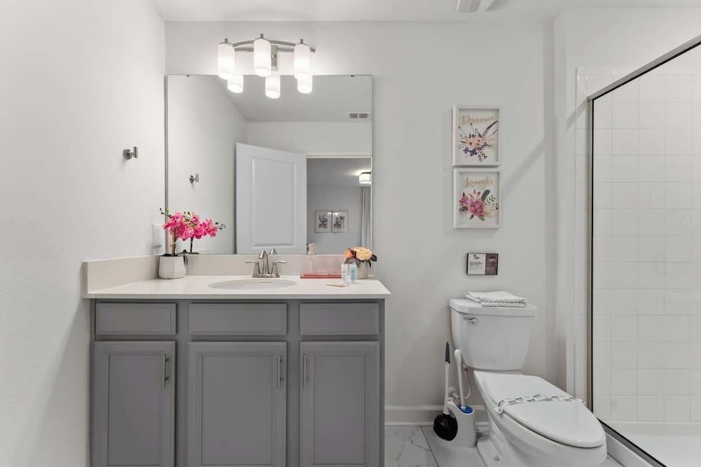 Luxury Decor 6BR at Storey Lake Sleeps 16