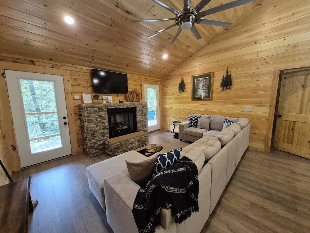 Misty Mountain Getaway - 2 bedroom 2 Cabin