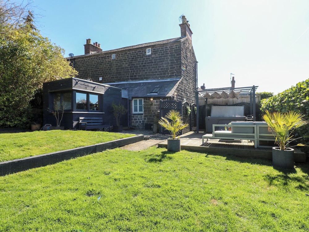 Coupling Cottage
