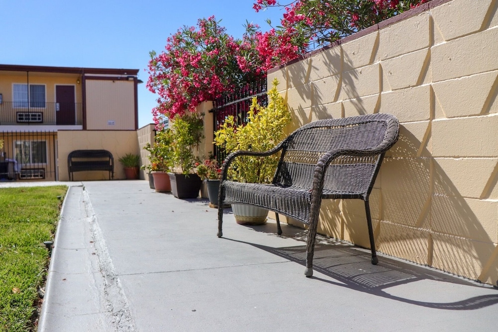 Vallejo Vacations - Motel 7 - Property Image 9