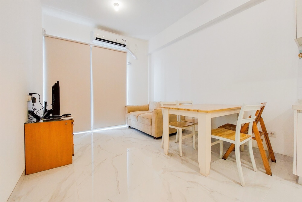 Comfortable 2BR at Sky House BSD Apartment