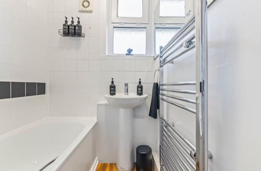 Apartment - Sleeps 4 - Business or City Breaks