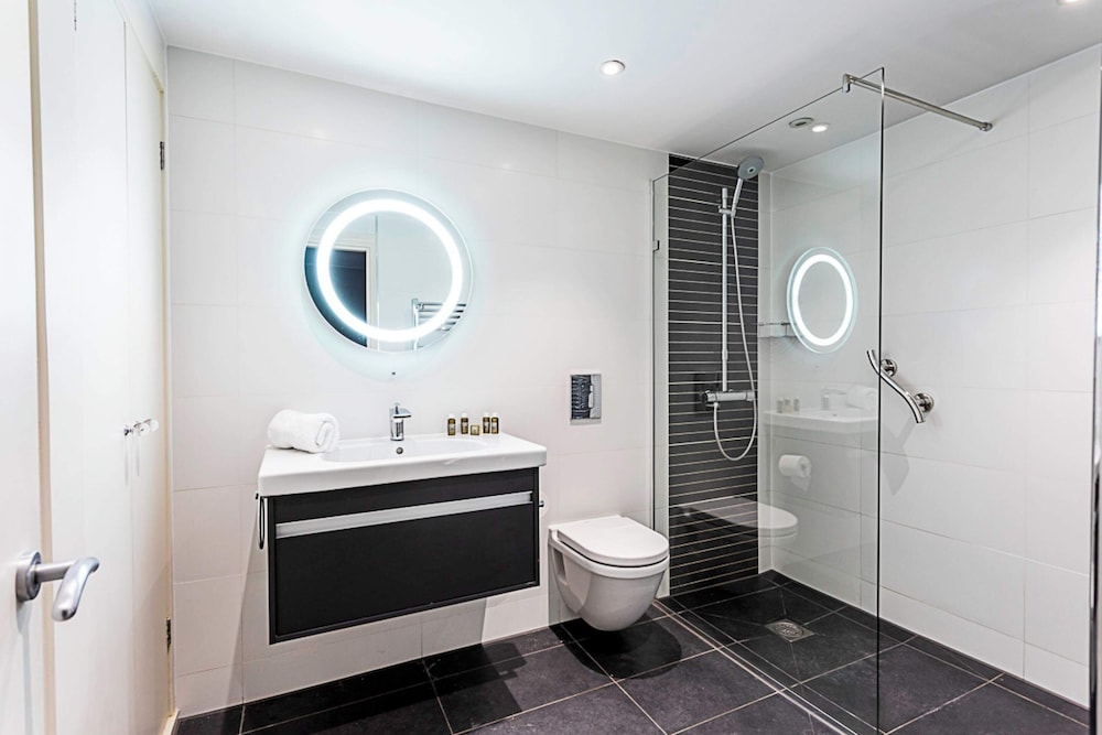 Richmond Hill Top Apartment