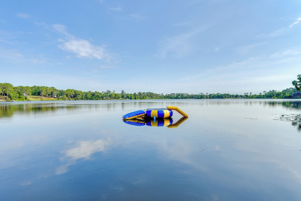 Fish, Swim & More: Lakefront Retreat in Ocklawaha!