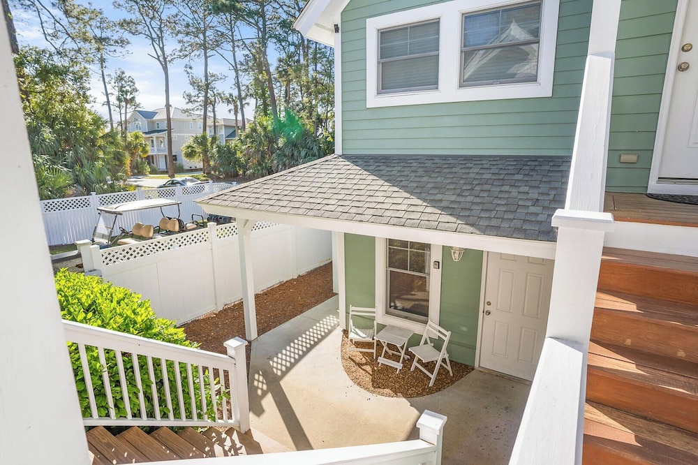Tasteful 2 Story 4 Bedroom, 4 Bath Home! New on Rental Program, Sleeps 12!
