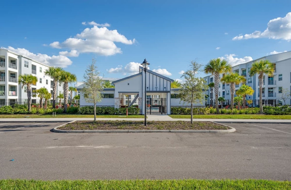 Sophisticated 6BR at Storey Lake Sl2766