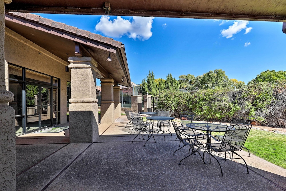 Sedona Condo on Golf Course w/ Mountain Views! view 4