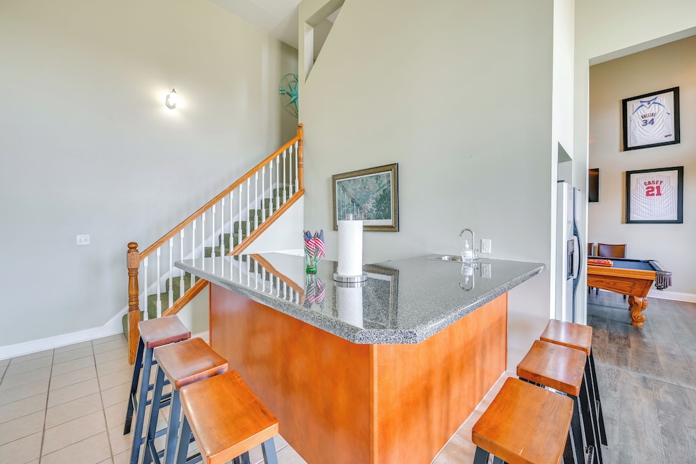 Lake Cumberland Home w/ Hot Tub & Game Room