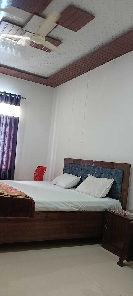 Kanak Hotel & Restaurant