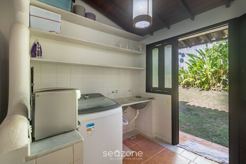 House w/ 3 Suites 400m From Mucuge Beach Mcg0006