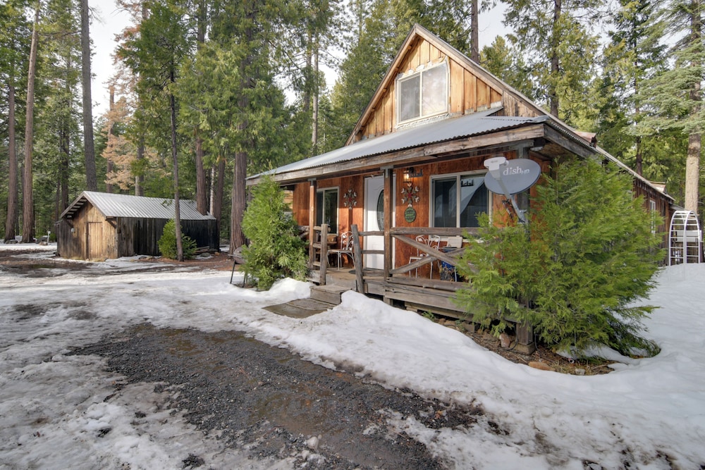Fire Pit & Trails On-site: Butte Meadows Retreat!