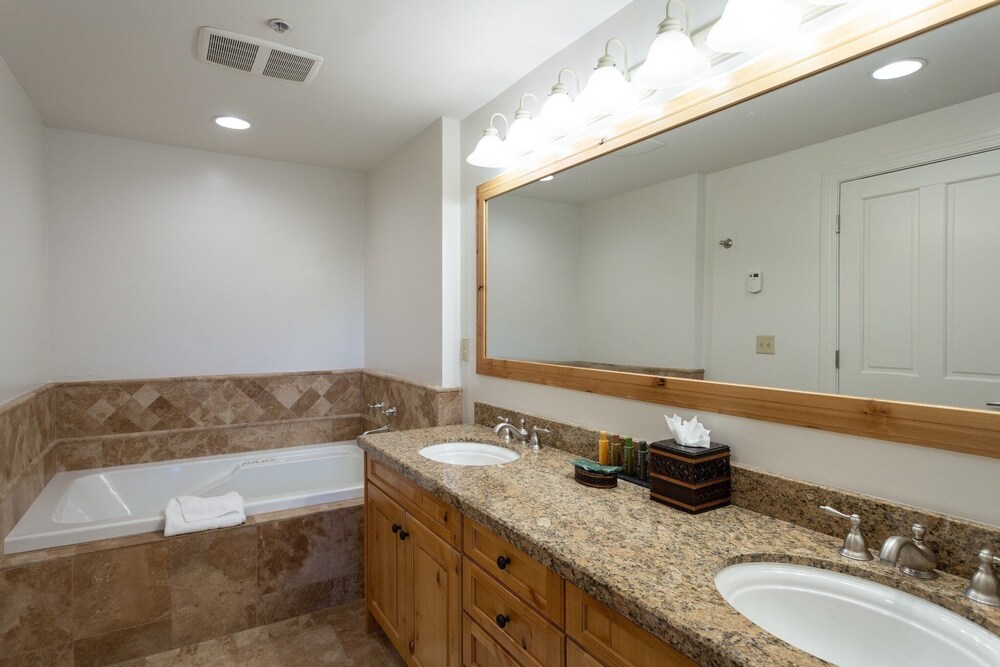 Trail's End Lodge at Deer Valley Resort - Three Bedroom Residence with Spa #506 3 Condo