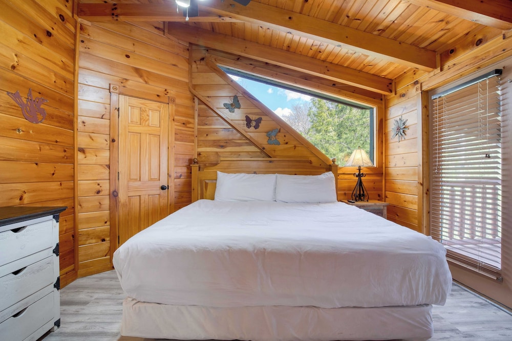 The Big Easy by Avantstay Hot Tub, Game Room, Spacious Deck Premier Location