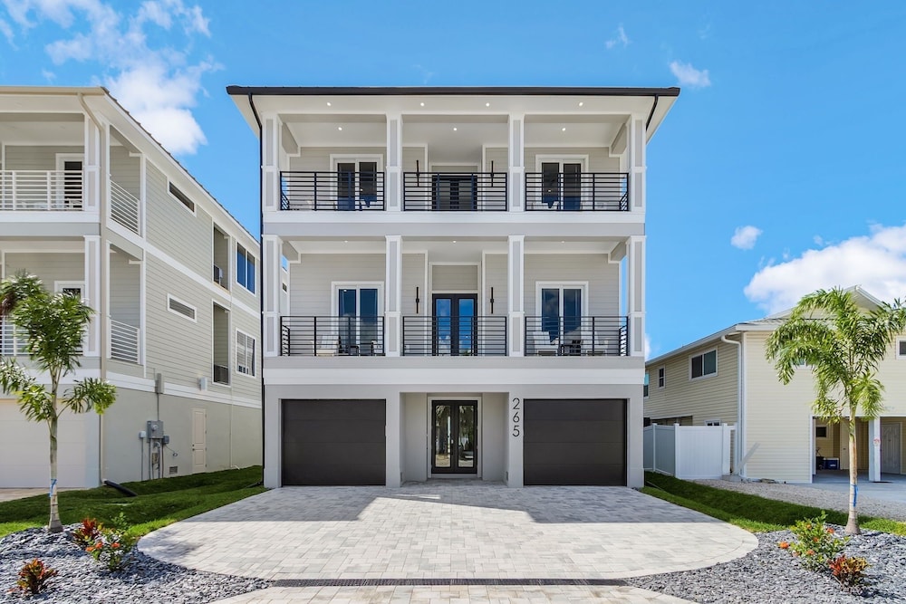 141 Brand New Luxury 6br/6ba Build W/ Heated Pool! 6 Bedroom Home