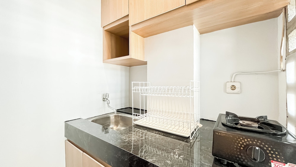 Neutral Cozy Stay Studio Apartment At Margonda Residence 1