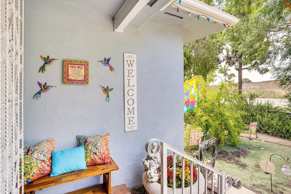 2 Mi to Cal State Long Beach: Bungalow w/ Hot Tub!