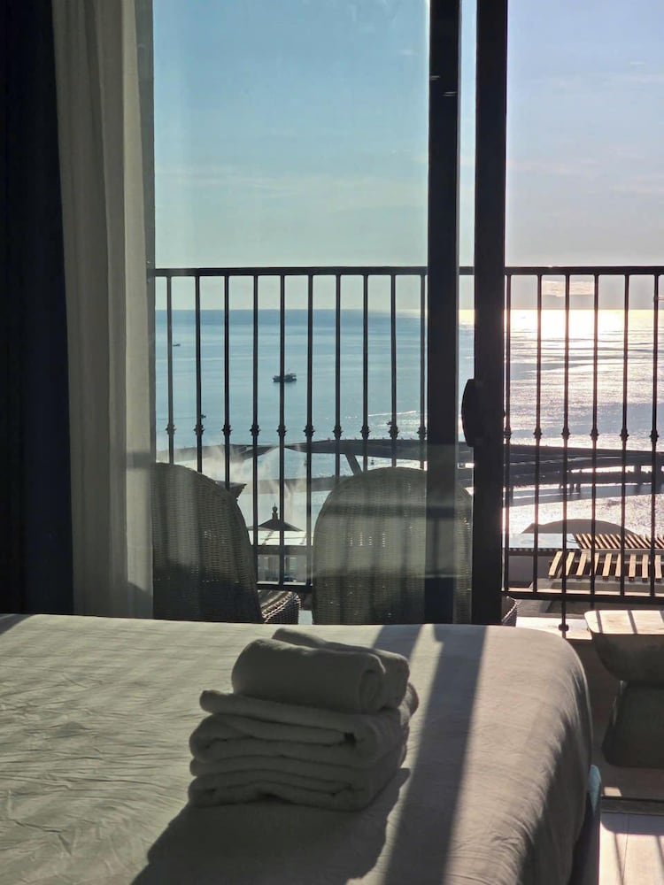 SenSea Hillside APT - Sunset Town PQ