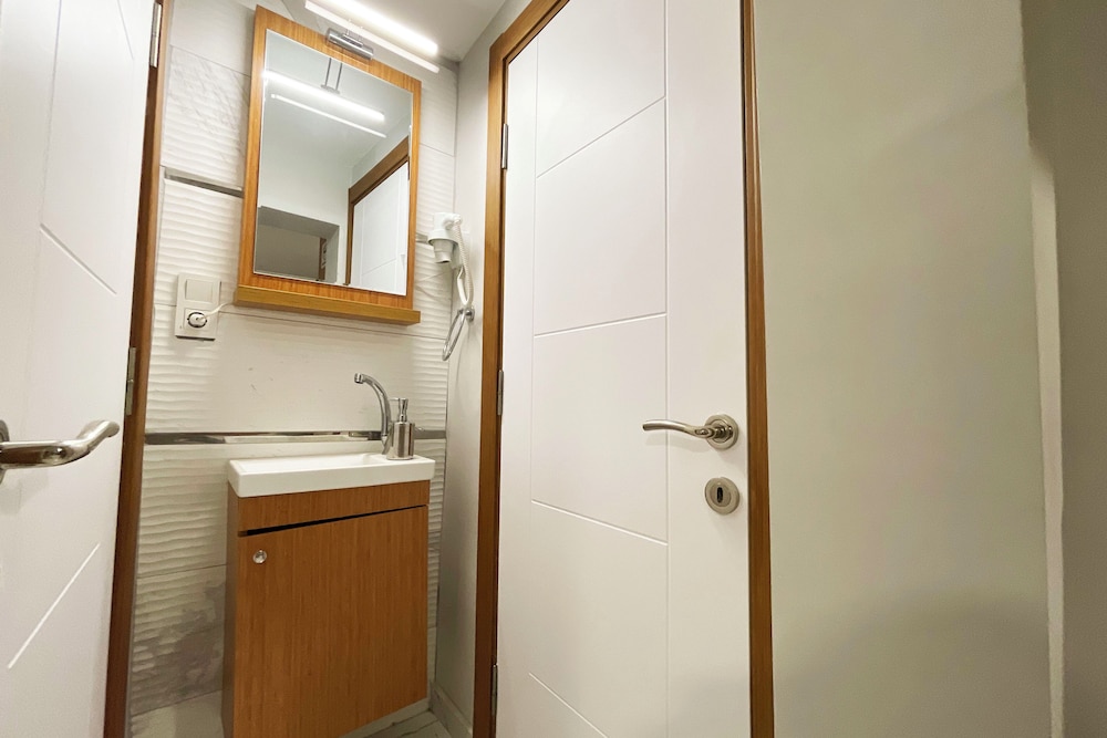 Charming studio apt with fast WiFi and AC near Nisantasi and Taksim #101
