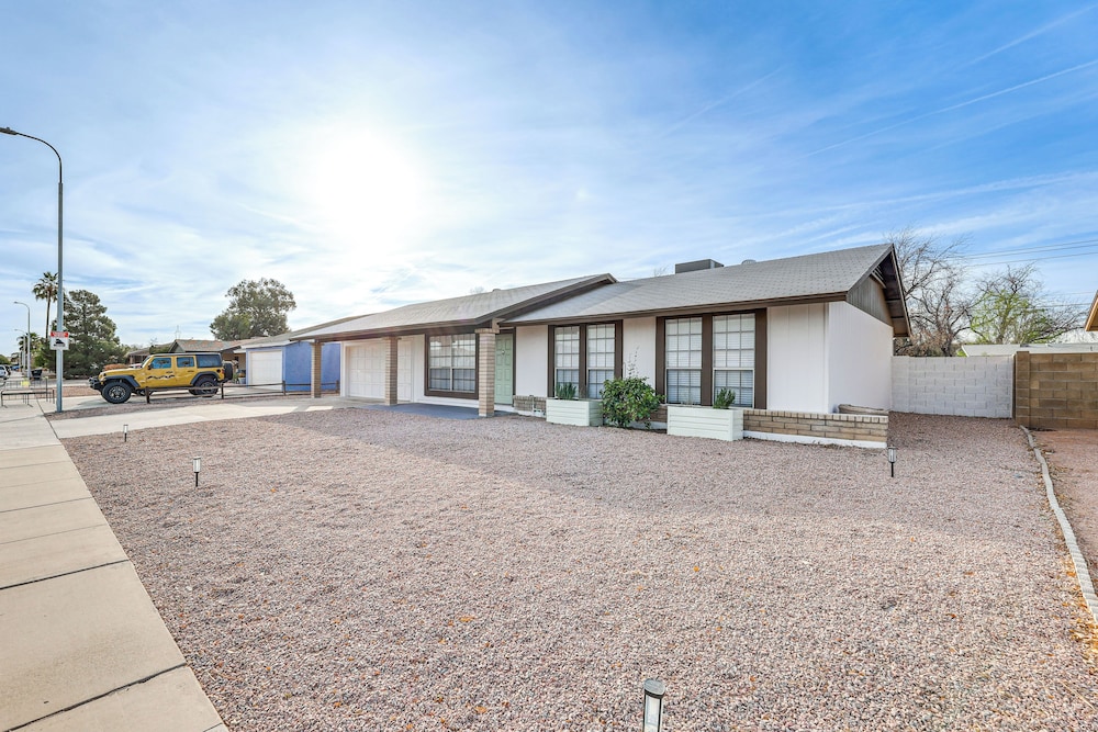 Patio Seating & Fire Pit: Family Home in Chandler!