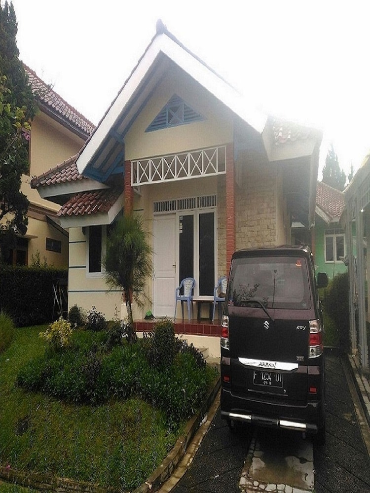 Villa Kota Bunga Violet