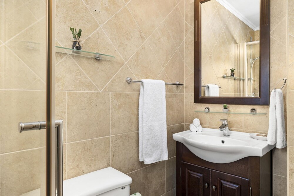 2br3ba Townhome Gold Coast Pool Tennis Gym