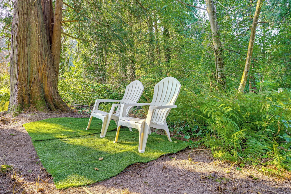 Wfh-friendly Gem w/ Creek: 4 Mi to Sammamish Trail