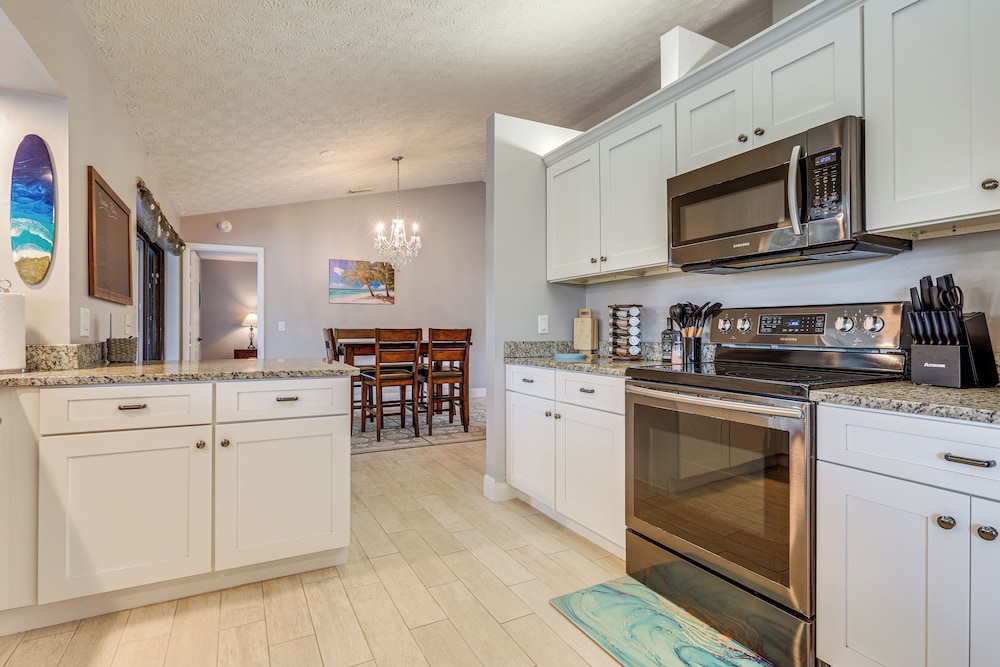 Private Pool & Yard: Family Home in Port St Lucie
