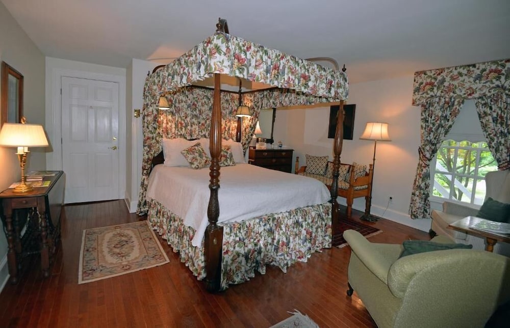 Inn at Monticello view 4