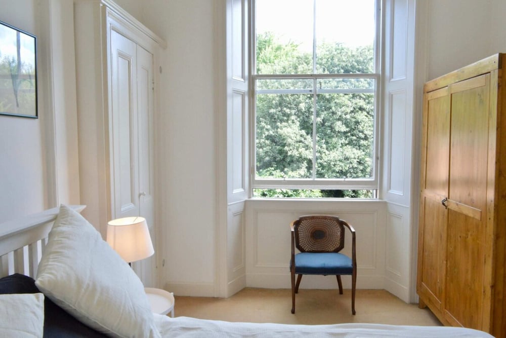 Bright 2 Bedroom Apartment view 2