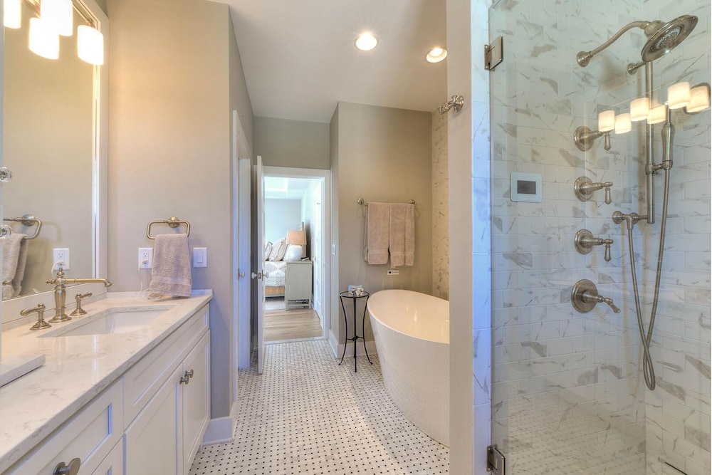 Laurel Street 306
