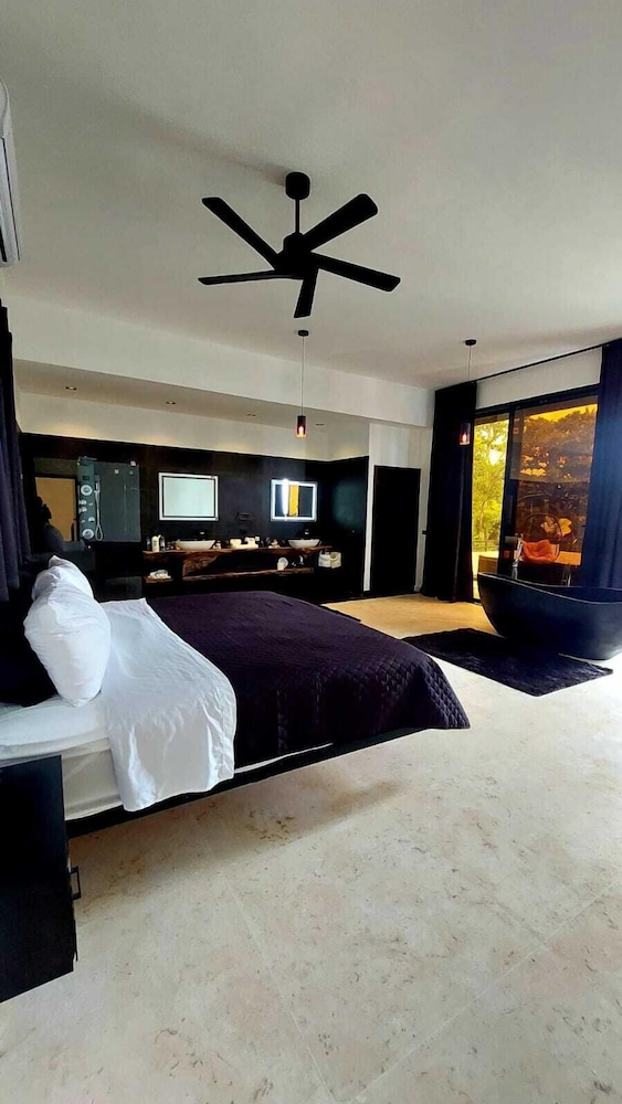 Casa Black and White. Vista al Mar view 2