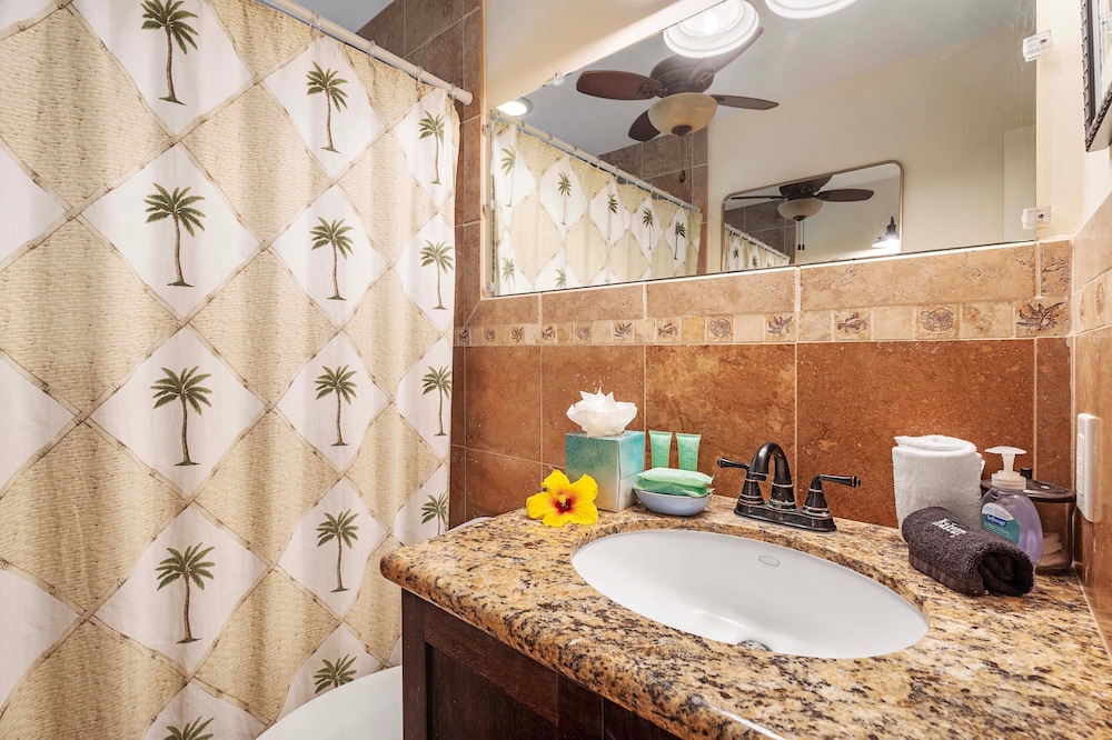 Ocean View Unit w Lanai - AC - Near Marketplace! - Vrkcv