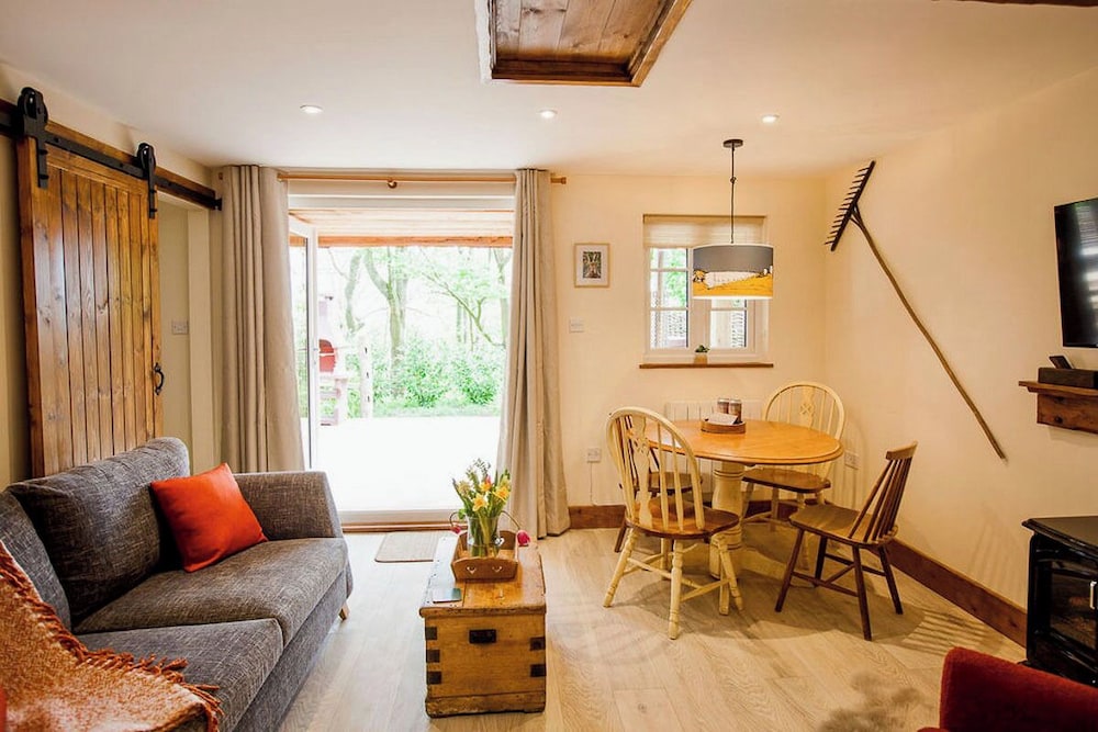 Hayne Barn Estate - Private Estate : 6 Eco Lodges - 1 Studio