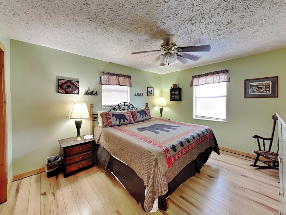 Honey Bear Hideaway by Jackson Mountain Rentals
